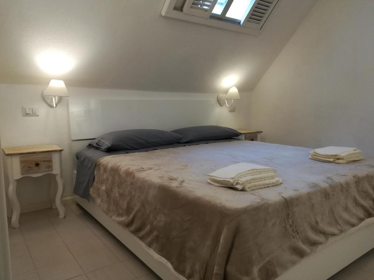 Santa Margherita Di Pula, Calaverde, Deliziosa Villetta 100 Metri Dal Mare Luaran gambar